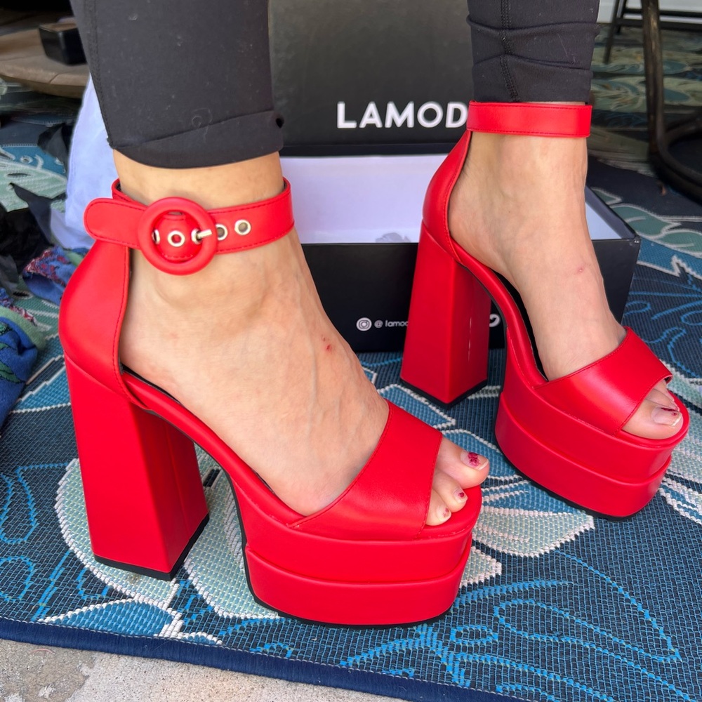 Red Just Coz platforms La Moda Size 5